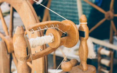 SPINNING WHEELS – FROM FAIRY TALE TO FIBER ART